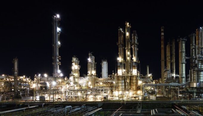 Aumento dei prezzi del petrolio, il titolo Saras balza del 5%