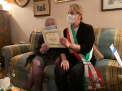 Una pergamena del Comune di Cagliari alla nuova centenaria