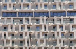 Ibiza, Alcatraz o Scampia? | Il Campus Universitario fa discutere