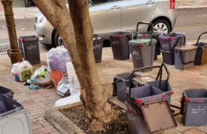 Raccolta differenziata alla cagliaritana: mastelli e sacchetti tutti insieme