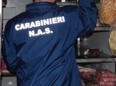 Cibo insieme ai rifiuti, multato ristorante etnico di Cagliari