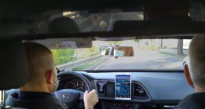 Decimomannu, rompe il finestrino dell’auto e ruba il portafoglio