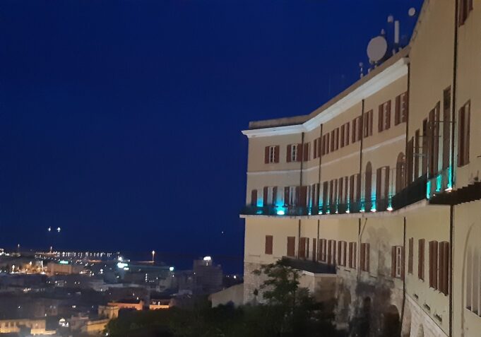 Giornata dei diritti dell’infanzia: Palazzo Regio si dipinge di blu