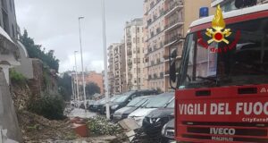 Nubifragio a Cagliari | Crolla un muro con la ringhiera anche in via Palestrina