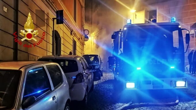 Incendio in una cantina del centro storico di Cagliari