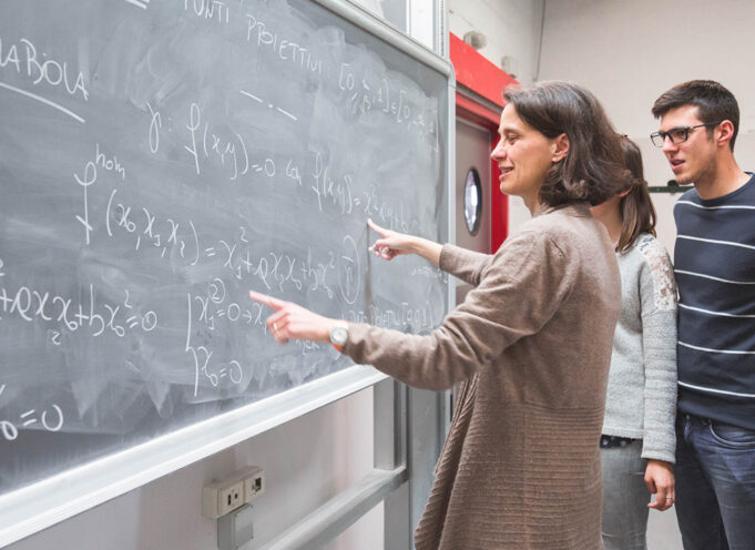 Scuola, 20mila insegnanti chiedono aumento di 200 euro netti