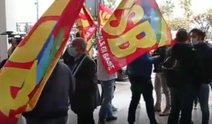 Air Italy, i dipendenti scendono in piazza a Cagliari