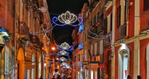 Cena, trasporti e maglioncini: quanto inquiniamo a Natale?
