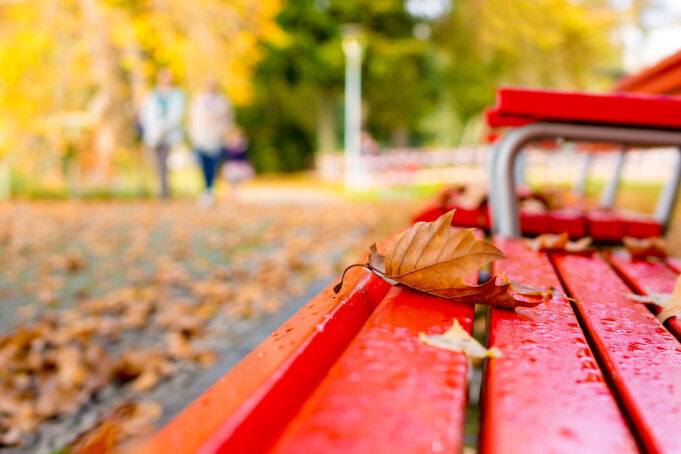 Violenza sulle donne, domani si inaugura la “panchina rossa” a Monte Claro