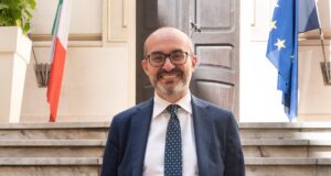 Paolo Truzzu a SkyTg24: “No al modello austriaco, ma il vaccino serve”