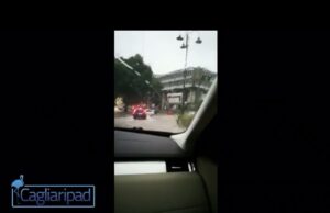 Nubifragio a Cagliari | Si tuffa in mutande in viale Cimitero | Video