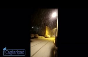 Ad Aritzo le scuole restano chiuse per le forti nevicate