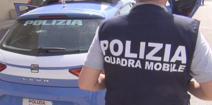 Cagliari, rapina con un coltello tre giovani in via Dettori