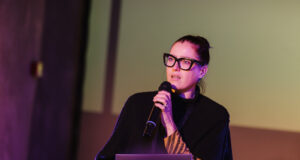 Vera Gheno: “La campagna vaccini ha polarizzato il dibattito, serve più informazione”