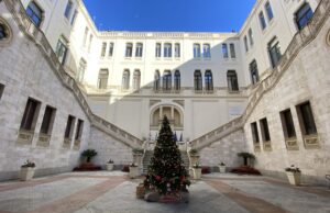 L’albero di Natale a Palazzo Bacaredda | Simbolo di speranza per la città