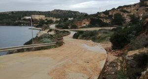 Calamosca, la nuova strada inaugurata è piena di detriti