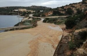 Calamosca, la nuova strada inaugurata è piena di detriti