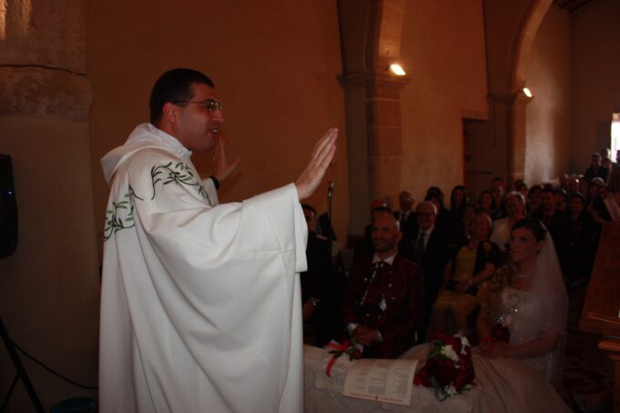 Schianto del Poetto: la vittima è don Alberto Pistolesi