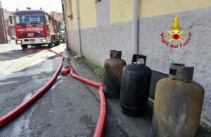 Capoterra, rogo in una palazzina | Messe in sicurezza tre bombole di gas