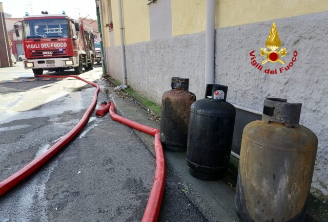 Capoterra, rogo in una palazzina | Messe in sicurezza tre bombole di gas