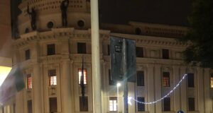 Cagliari, luci di Natale povere e anche pericolose | La protesta del web