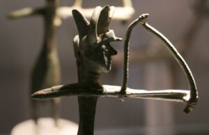 Guerrieri nuragici, il simbolo che avvicina la Sardegna al Nord Europa nell’età del bronzo