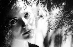 “La poesia dà un nome al dolore, ma ci vorrebbe un profilattico del cuore”