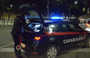 Ruba vodka e vino in un ristorante | Incastrato dalla video sorveglianza