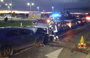Maxi tamponamento sulla 554 | Coinvolte sei auto, sette feriti