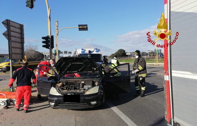 Monserrato, furgone tampona un’auto sulla 554 | Grave una donna