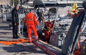 In due cadono in mare pescando al Porto |45 enne in codice rosso