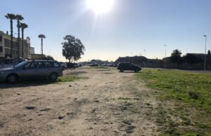 Monserrato, un parcheggio di scambio nello sterrato di via Porto Botte