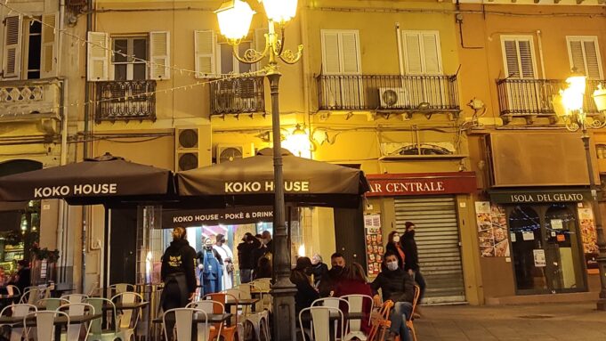 Risse e coltelli a Cagliari | L’escalation post-pandemia si sposta in centro città