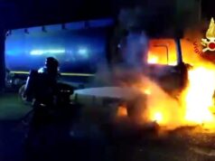 Decimomannu, in fiamme un camion cisterna