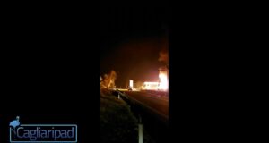 Incendio Girasole, fiamme alte nella stazione di servizio| Video