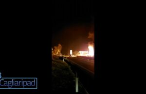 Incendio Girasole, fiamme alte nella stazione di servizio| Video