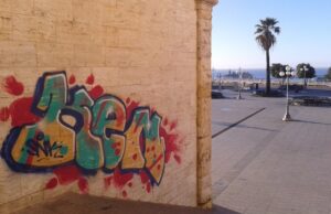 Ancora bombolette spray sul Bastione | La denuncia dei residenti