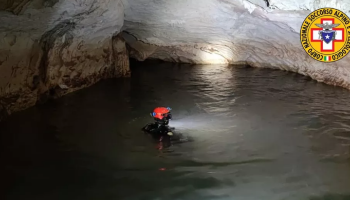 Dorgali, sani e salvi i sette speleologi bloccati da ieri in una grotta