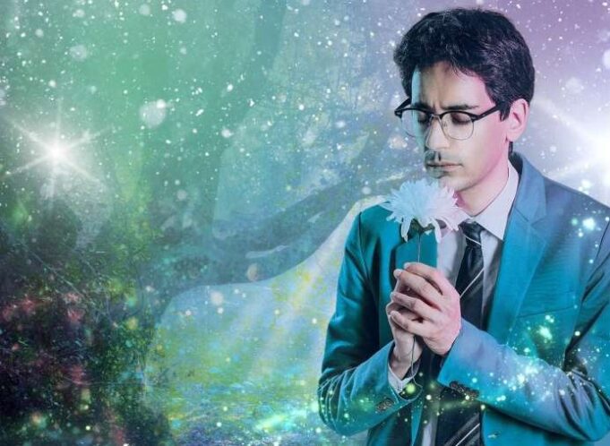 Valerio Lundini arriva al Teatro Massimo con uno spettacolo irriverente