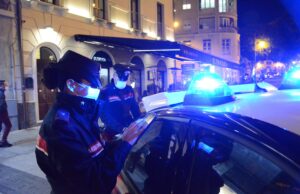 Sale sul Ctm senza Ffp2: perquisito, viene trovato con coltello in tasca