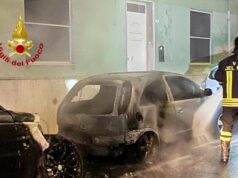 Nuovo raid incendiario a Pirri | Due auto bruciate in via Legnano