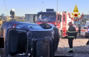 Cagliari, auto finisce contro il muro | Grave una 64 enne