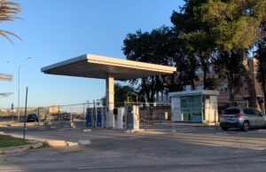 Poetto, via il distributore: la porta d’accesso al litorale cambia volto