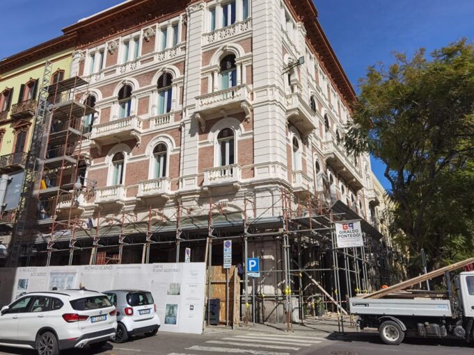 Palazzo Accardo si spoglia nel Largo in tutta la sua bellezza