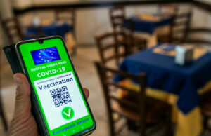 “Entrare con Green pass in bocca” | La provocazione di un bar sassarese
