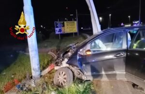 Incidente stradale nella rotatoria di viale Marconi