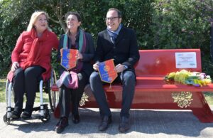 Parco di Terramaini, una panchina rossa contro i femminicidi