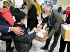 Ucraina, merenda con ricotta e civraxiu per i profughi atterrati a Cagliari