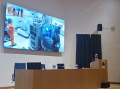 Brotzu, intervento chirurgico con robot Da Vinci durante congresso