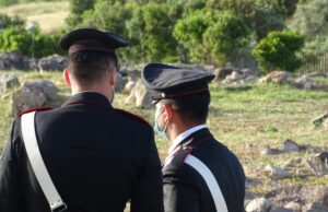 Sfruttava lavoratori stranieri per 4 euro l’ora, arrestato imprenditore agricolo